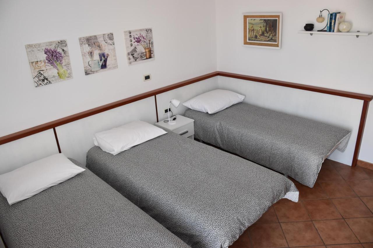 רוביני Rooms And Apartments Robert מראה חיצוני תמונה
