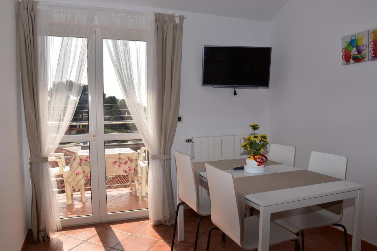רוביני Rooms And Apartments Robert מראה חיצוני תמונה