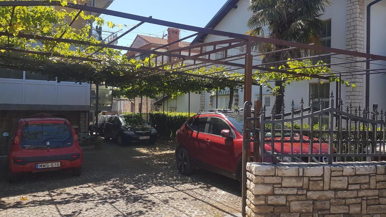 רוביני Rooms And Apartments Robert מראה חיצוני תמונה