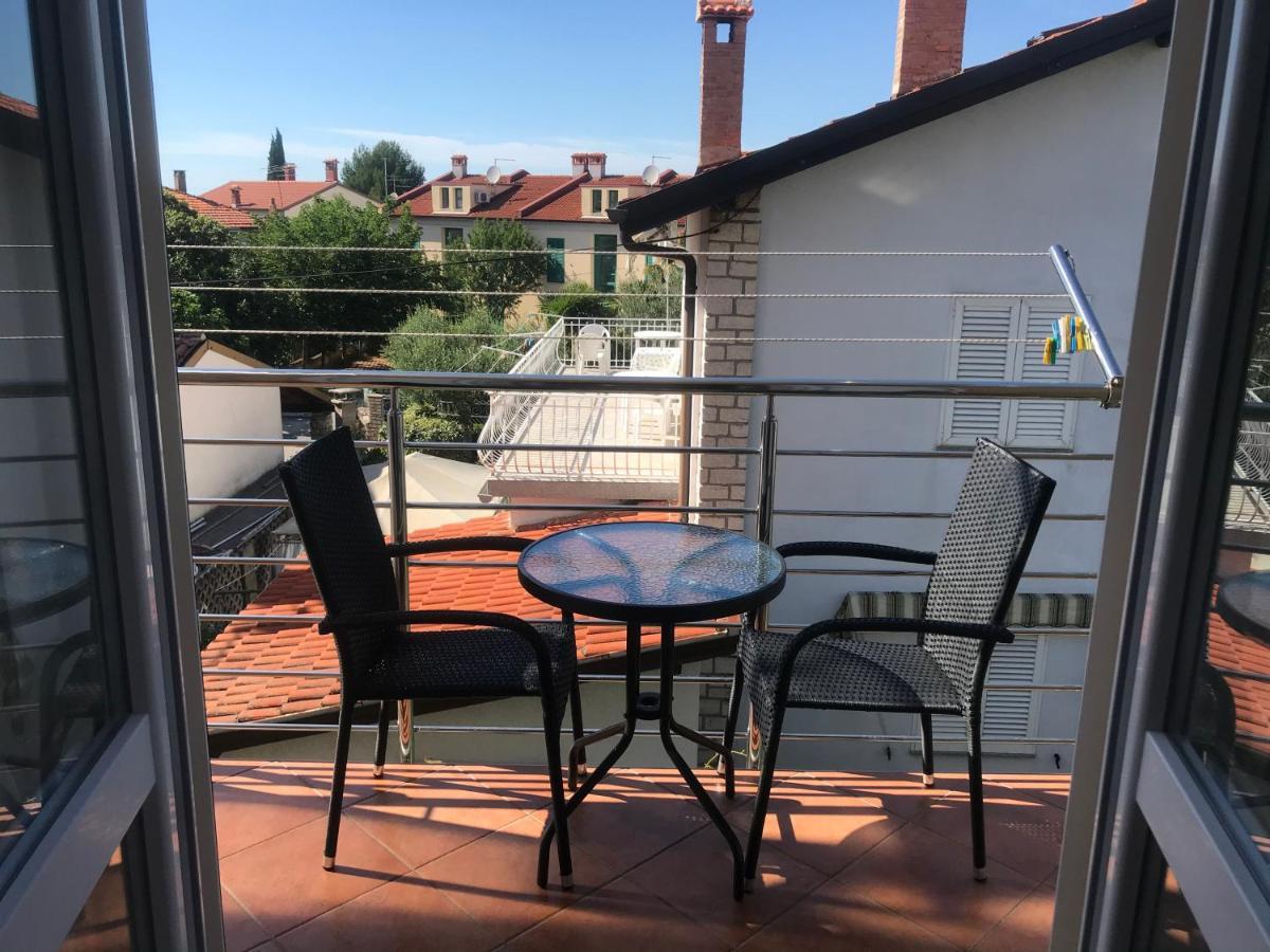 רוביני Rooms And Apartments Robert מראה חיצוני תמונה