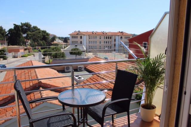 רוביני Rooms And Apartments Robert מראה חיצוני תמונה