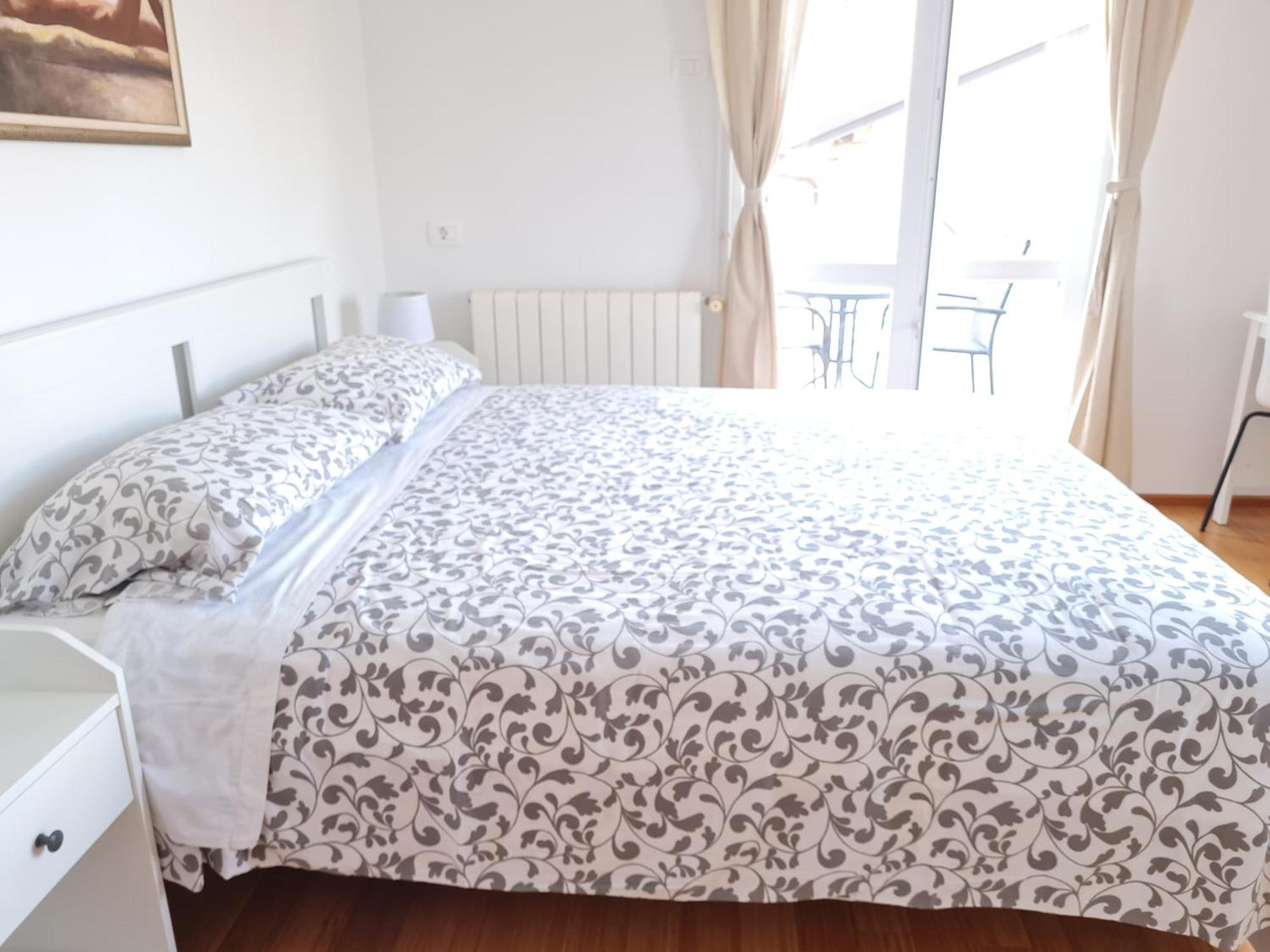 רוביני Rooms And Apartments Robert מראה חיצוני תמונה